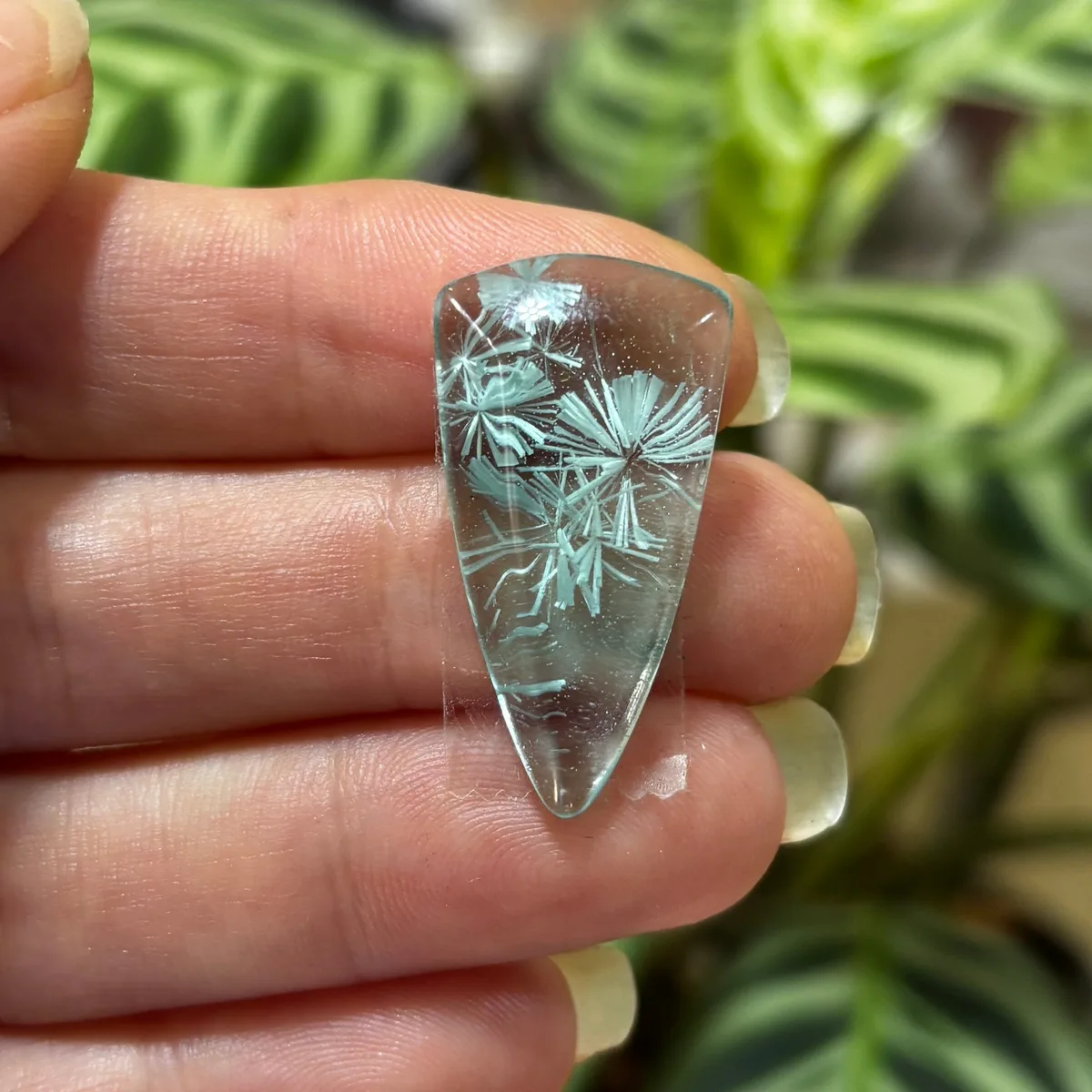 Cabochon, pale aqua shield