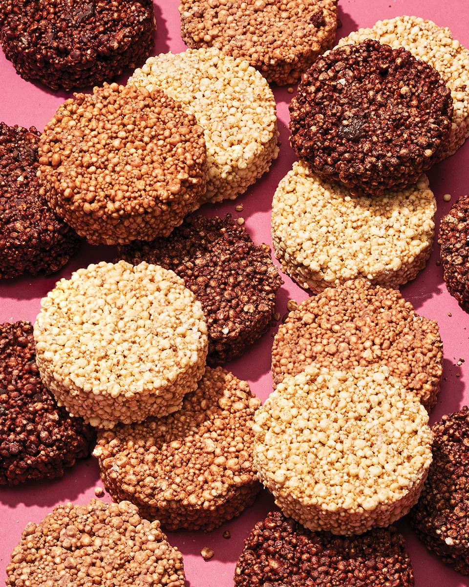 Chocolate-coated puffed ancient grain alegrias