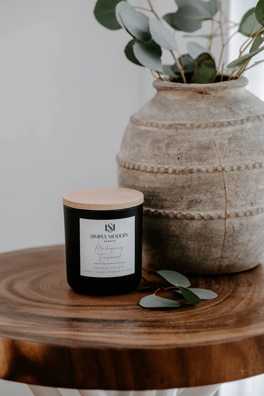 Mahogany Teakwood wood-wick candle