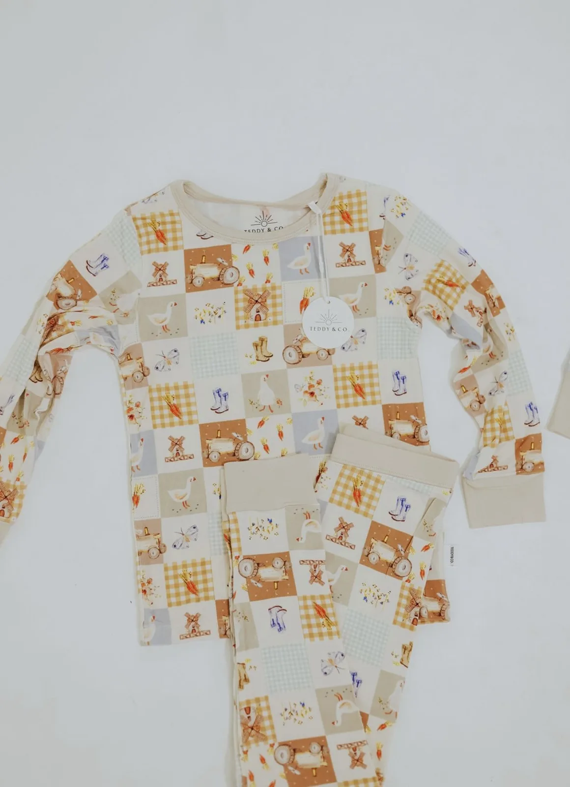 Cozy Countryside bamboo two-piece